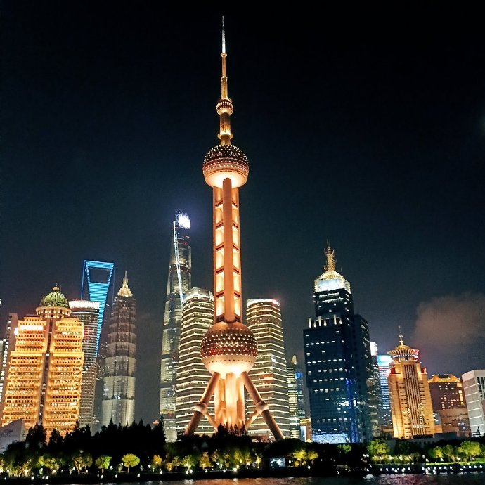 上海,国际化大都市的机遇与挑战并存