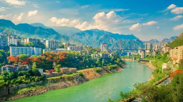 走进四川，探寻历史的厚重与自然的神奇